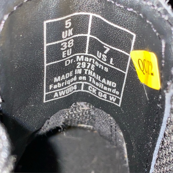 Sz 7 dr martens Chelsea boots black leather pull on - Picture 9 of 9